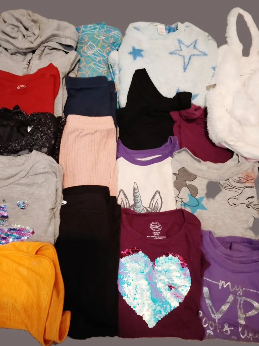 HUGE LOT OF CLOTHES TOPS LEGGINGS OUTFITS XERSION GAP CHAMPION~GIRLS SIZE XS 4/5